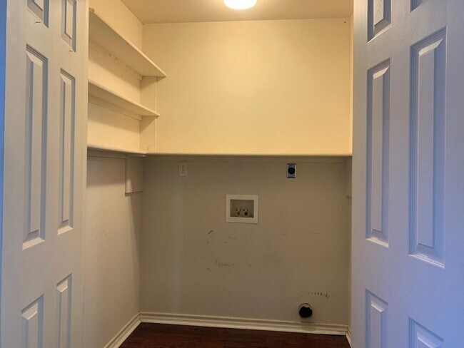 Building Photo - 1602 W Elm St