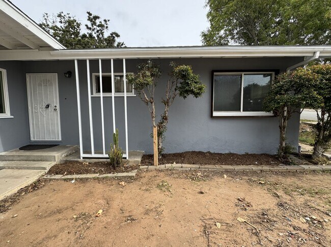 Building Photo - 4 Bedroom / 2 Bathroom home for rent