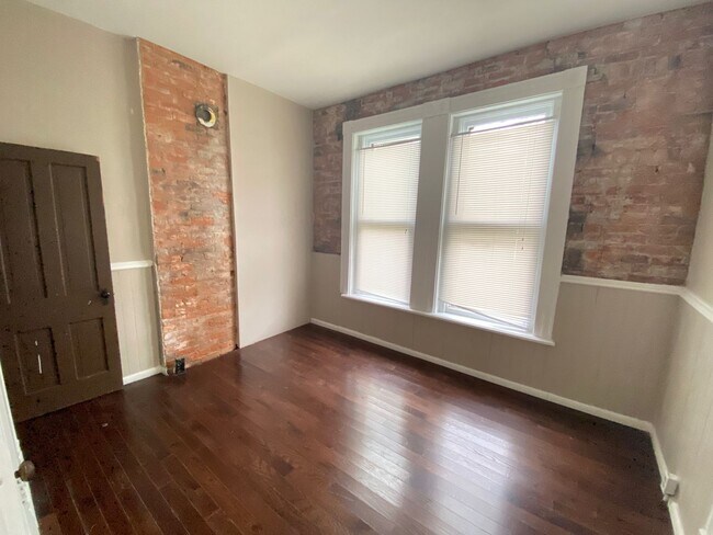 Building Photo - Beautiful Six Bedroom House Just Outside The Hustle and Bustle of OSU Campus!