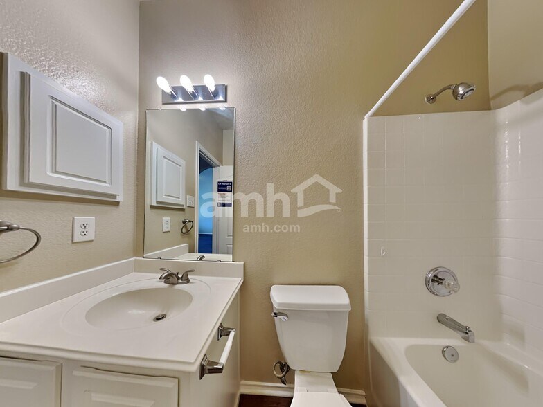 Building Photo - 2703 Pleasant Hill Rd