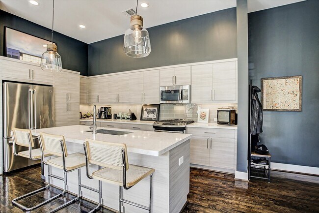 Building Photo - 1004 California St