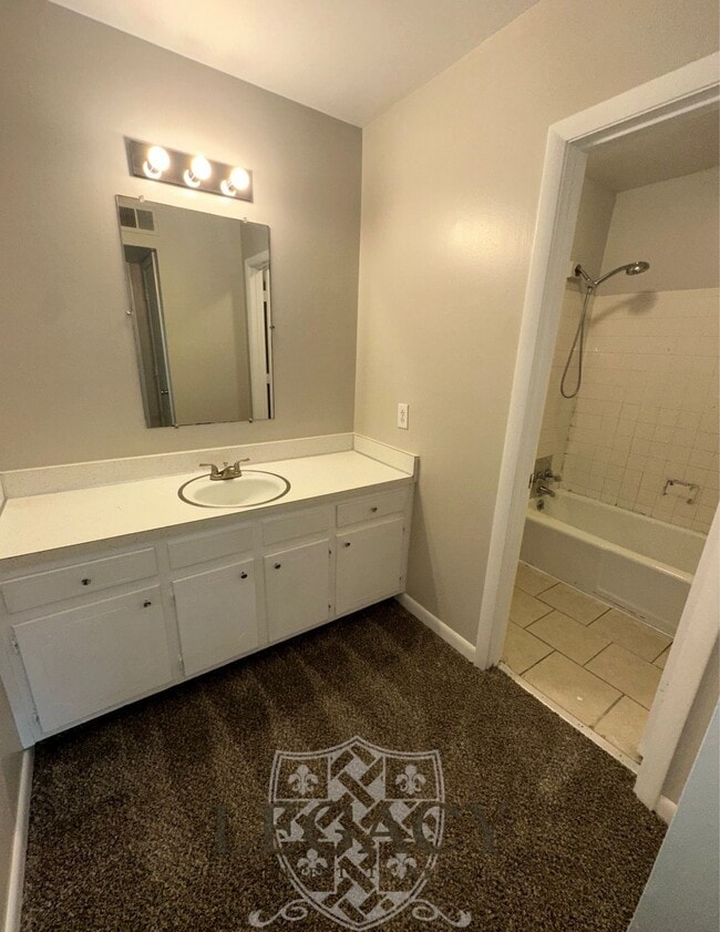 Building Photo - 370 Wallace Rd