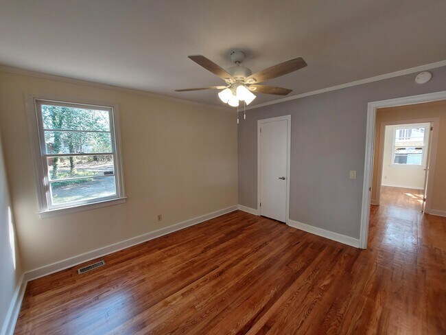 Building Photo - 1713 Lacy St