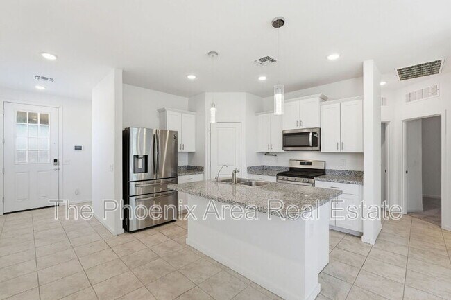 Building Photo - 40643 W Shaver Dr