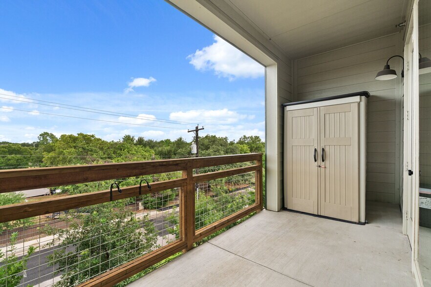 Building Photo - 4704 Sunset Trl