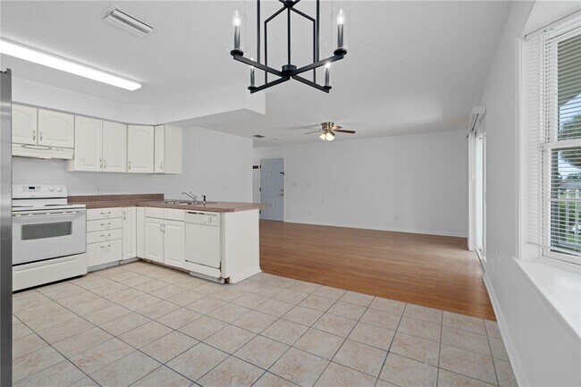 Building Photo - 8134 Papaya St