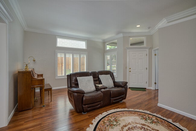 Building Photo - 15300 Medella Cir