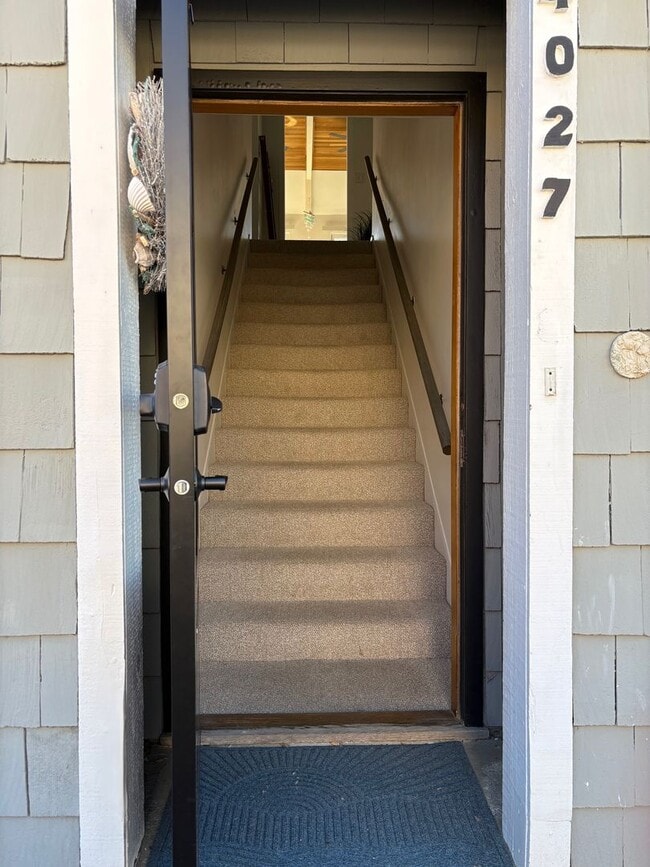 Building Photo - 4027-4029 Ocean Dr