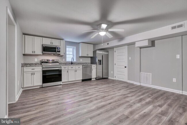 Building Photo - 6722 Brentwood Ave