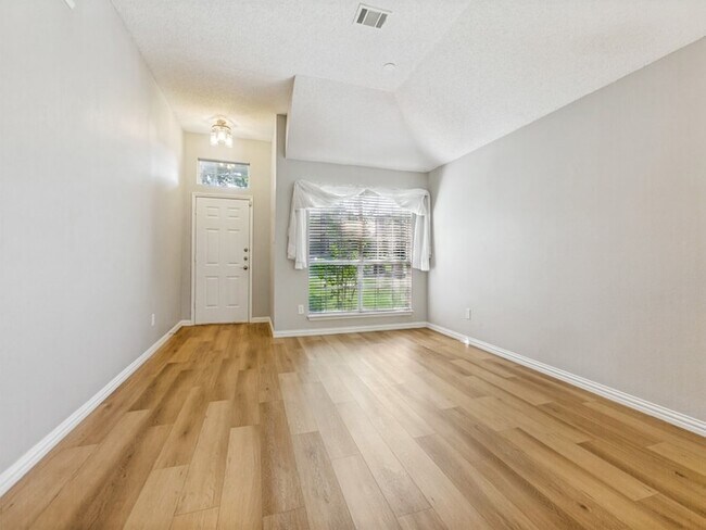 Building Photo - 8028 Alderwood Pl