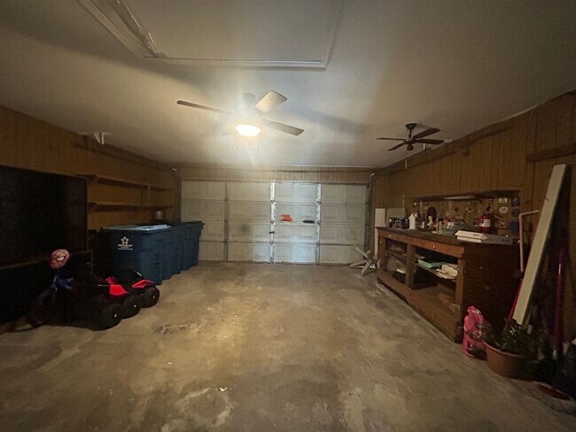 Building Photo - 615 7 Gables Cir SE