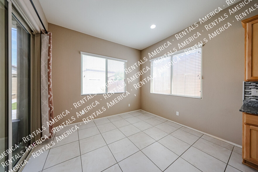 Building Photo - 10160 W Robin Ln