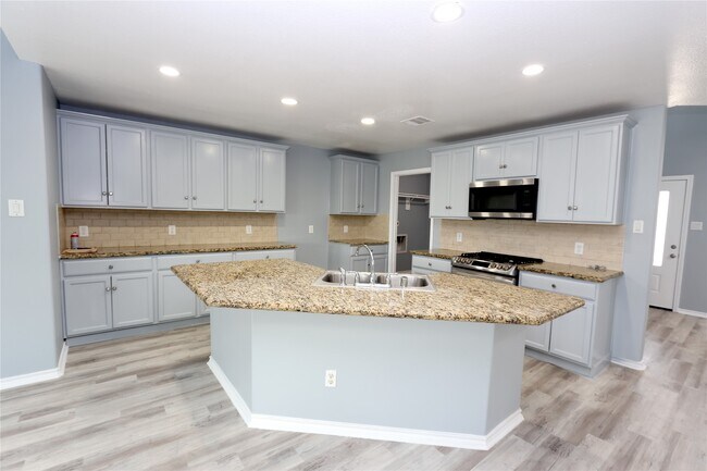 Building Photo - 9218 Mission Arbor Ln