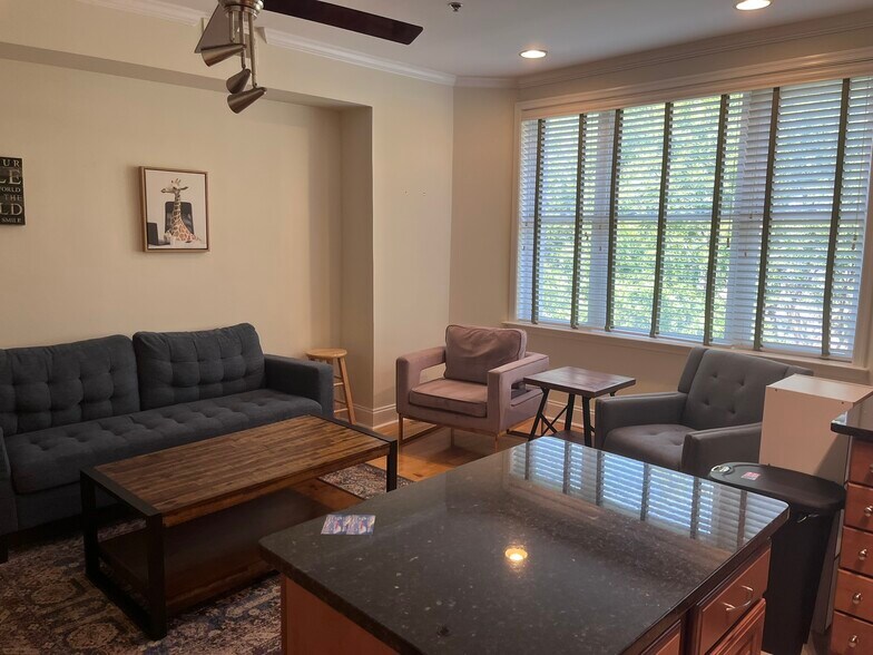 Building Photo - 1438 Columbia Rd NW