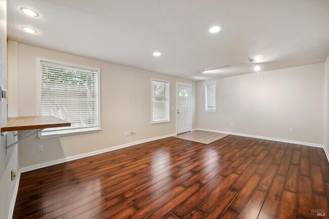 Building Photo - 711 San Anselmo Ave
