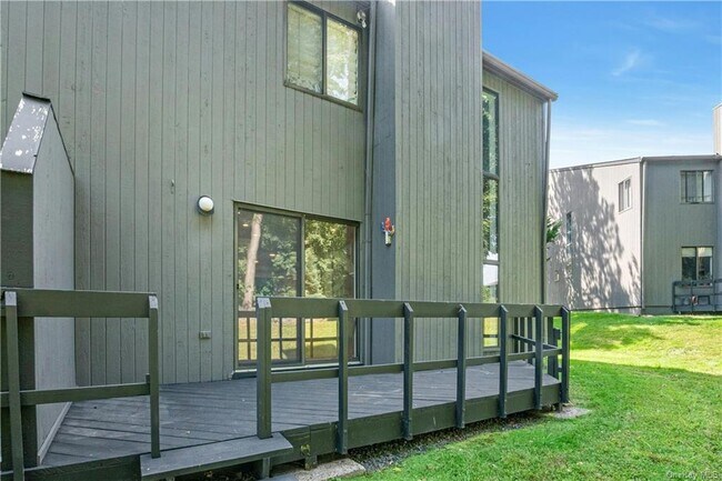 Building Photo - 126 Stone Oaks Dr