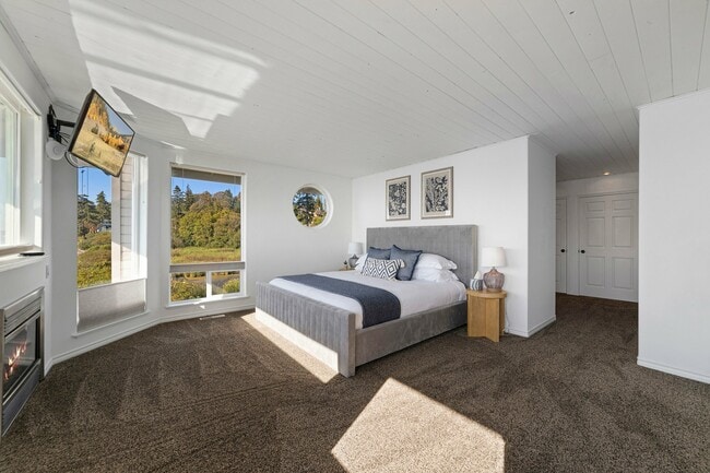 Building Photo - 4825 Sucia Dr