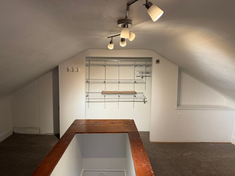 Building Photo - 4052 Penn Ave