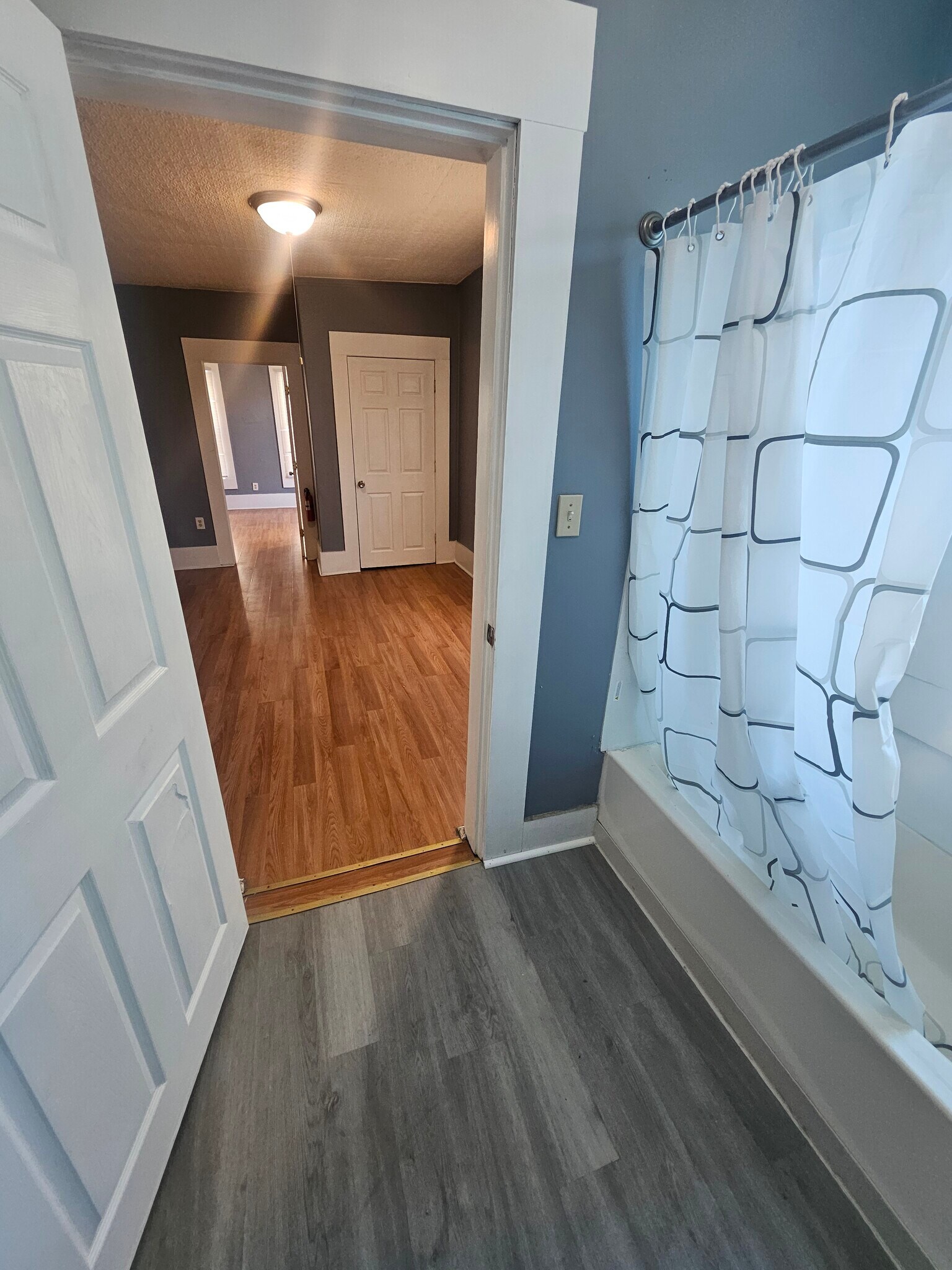 Building Photo - 287 Lake Ave