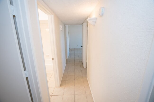 Building Photo - Updated and Charming 3 Bedroom, 2 Bath Hom...