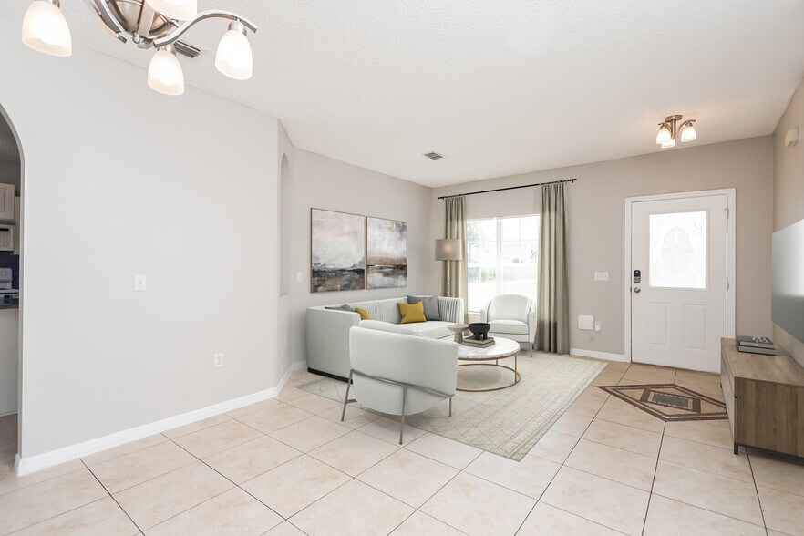 Building Photo - 623 Cotulla Dr