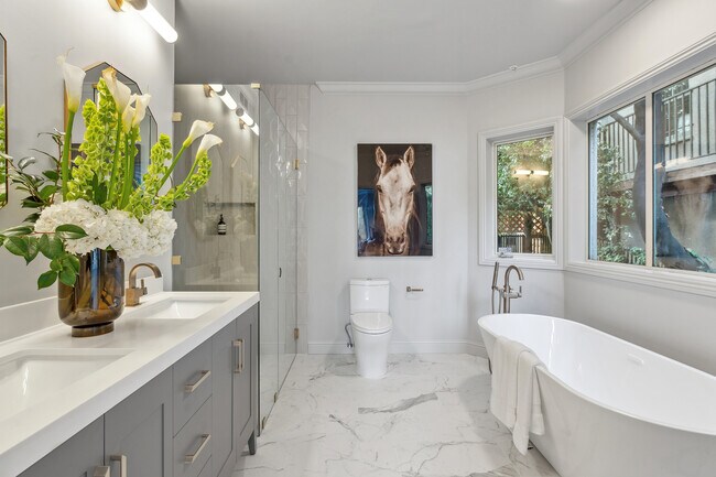 Building Photo - 900 Green St