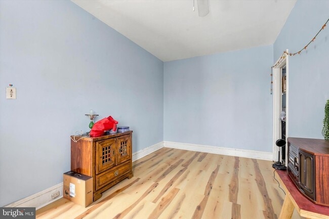 Building Photo - 204 Ripka St