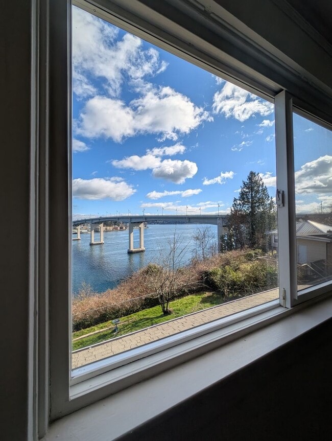 Building Photo - 3 Bedroom Bremerton Charmer with Stunning ...