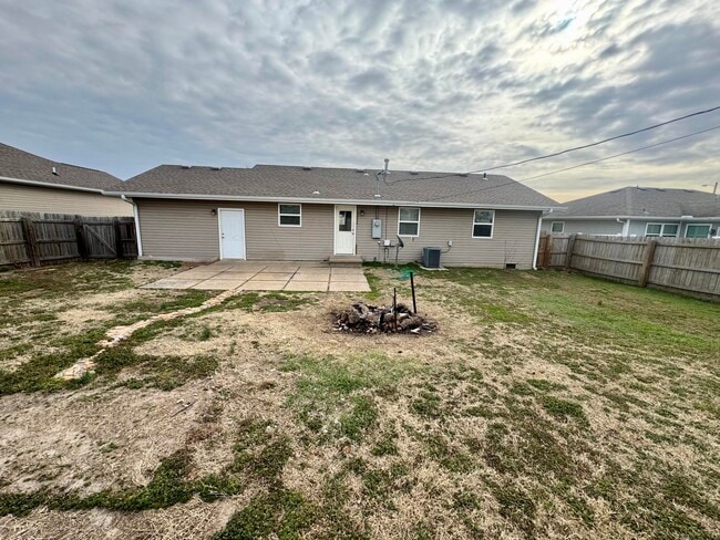 Building Photo - 1824 Kansas Ave