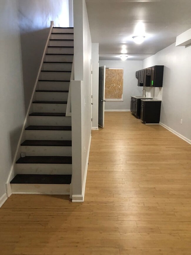 Building Photo - Voucher Approved 2 Bedroom with Den or 3 Bedroom Voucher 1.5 Bathroom