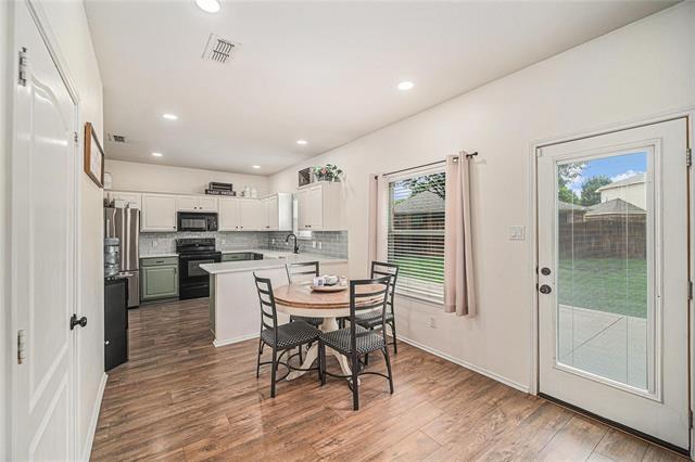 Building Photo - 9600 Fox Hill Dr