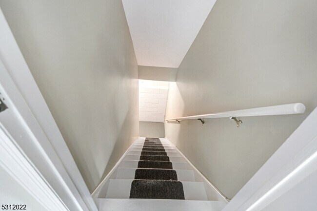 Building Photo - 184 Aster Ct