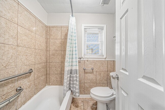 Building Photo - 1318 55th St