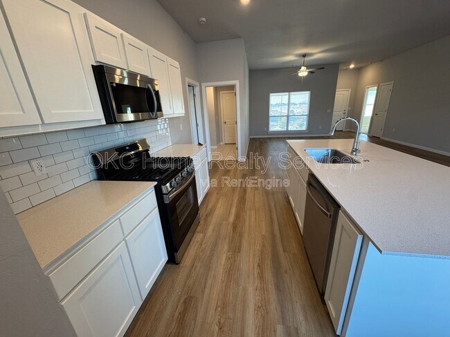 Building Photo - 928 Dusky Valley Ln