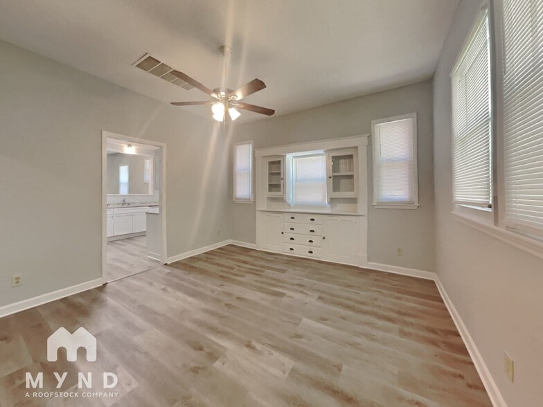 Building Photo - 1057 Fleece Pl