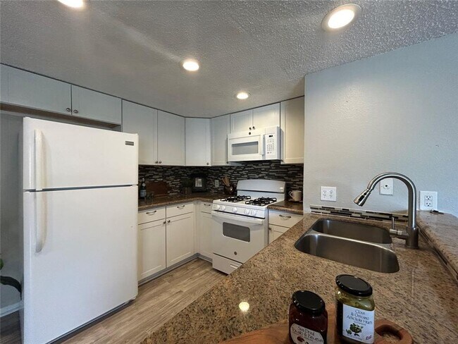 Building Photo - 6505 Arnold Dr