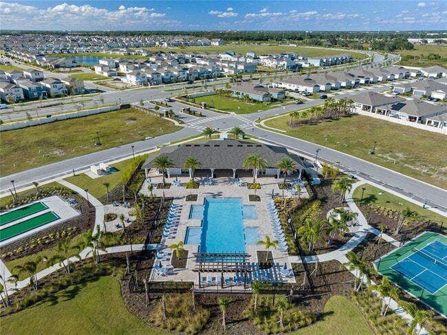 Building Photo - 1941 Summer Serenity Dr