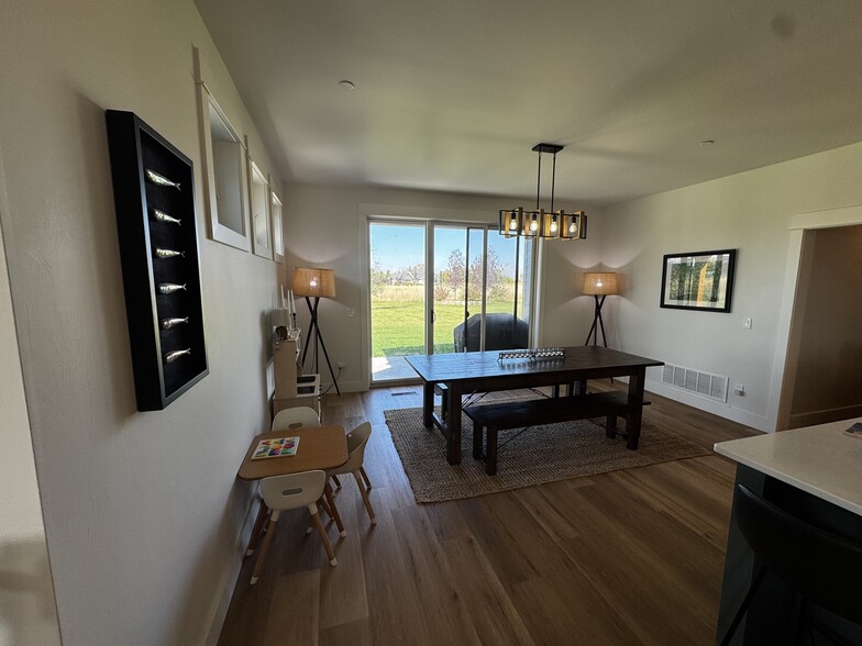 Building Photo - 169 Riparian Way