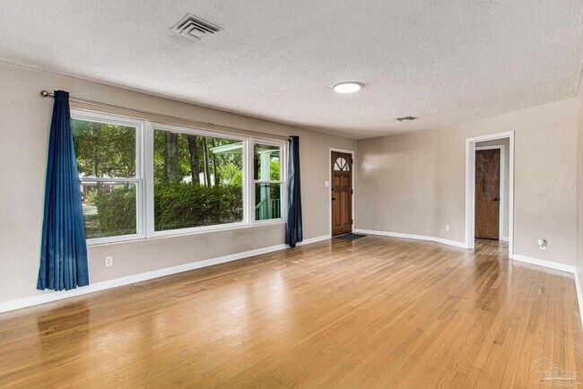 Building Photo - 2033 E Bobe St