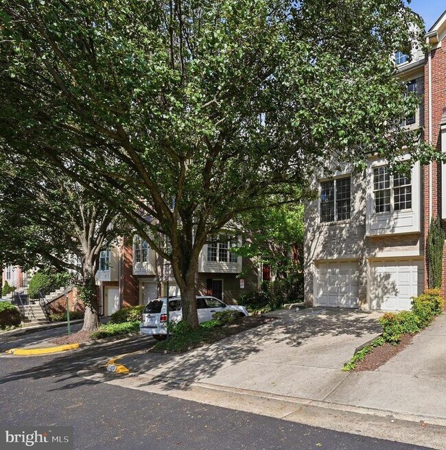 Building Photo - 6030 Kelsey Ct
