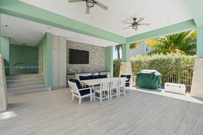 Building Photo - 112 Ave D