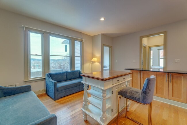 Building Photo - FG Rooms and Short Term Rentals