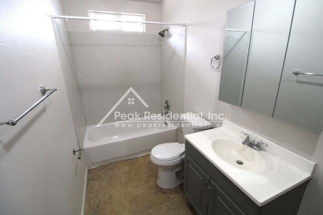 Building Photo - 5914 Del Campo Ln