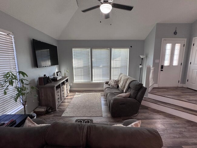 Building Photo - 315 Parkwood Pl