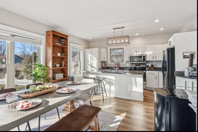 Building Photo - 4922 Lerch Dr