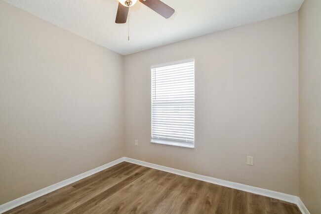 Building Photo - 241 Bluff Pass Dr