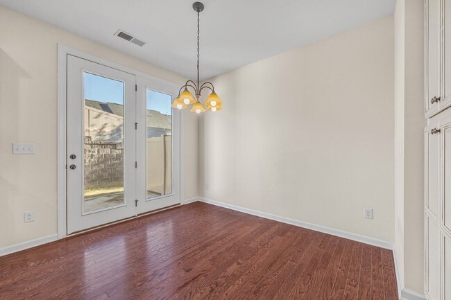 Building Photo - Your Next Home Awaits! 3BR Townhome with G...