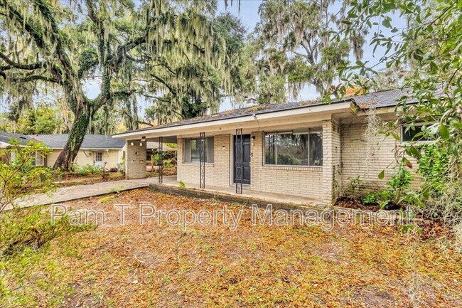 Building Photo - 15 Vineyard Dr