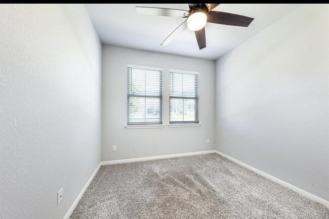 Building Photo - 2013 Arendale Dr