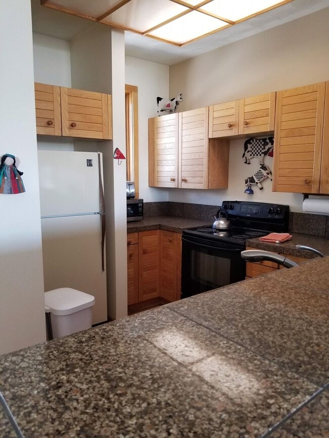 Building Photo - Summer Seasonal Rental- Retreat 433